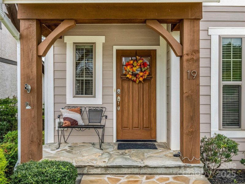 Property image 5 of 19 Tudor Way in Tudor Croft, Black Mountain, NC 28711