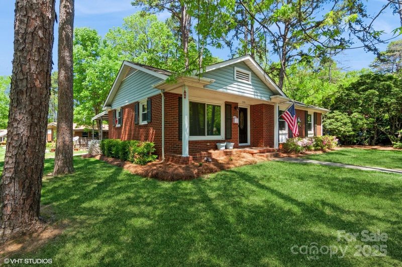 Property image 3 at 1501 Briarfield Drive, Charlotte, NC 28205