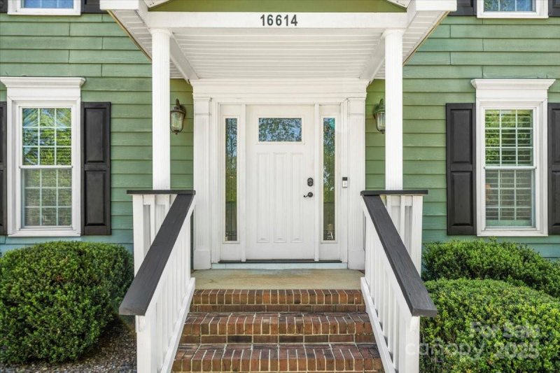 Property image 3 at 16614 Beech Hill Drive, Huntersville, NC 28078