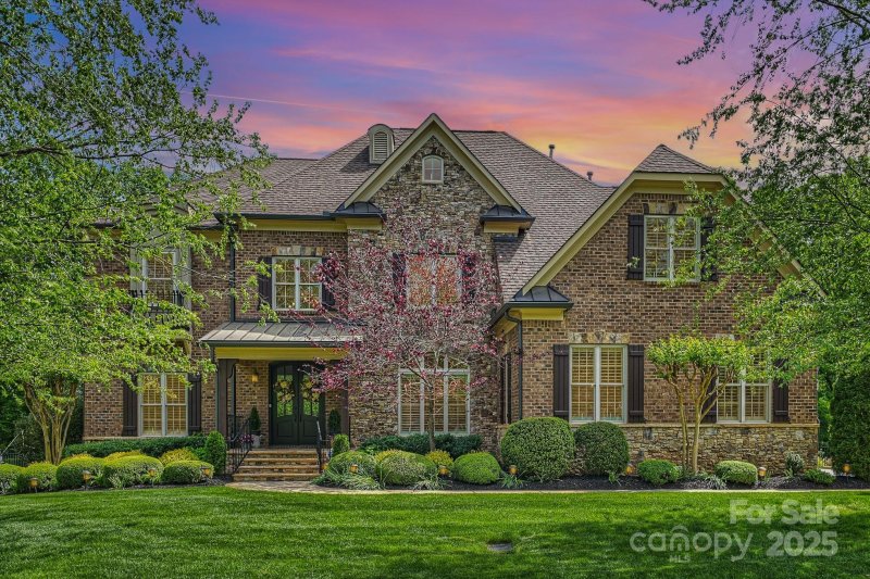 Property image 2 at 2001 Arundale Lane, Matthews, NC 28104