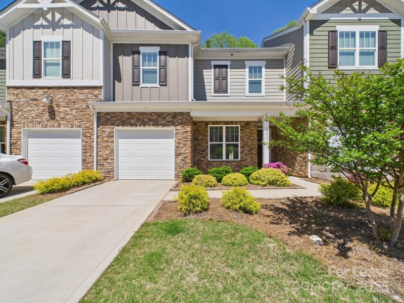 Property image 2 at 8230 Merryvale Lane, Charlotte, NC 28214