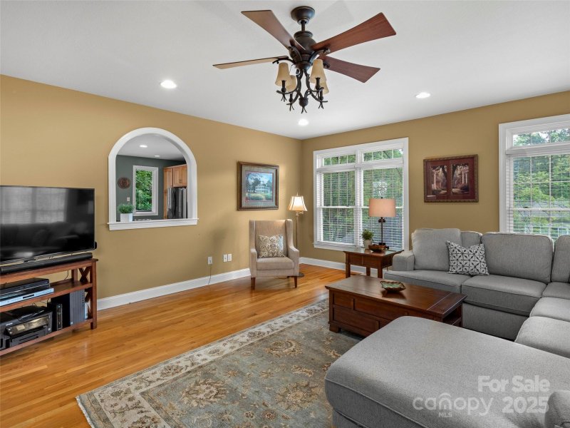 Property image 3 of 100 Mistletoe Trail in Creekside, Hendersonville, NC 28791