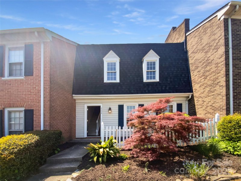 8026 Regent Park Lane