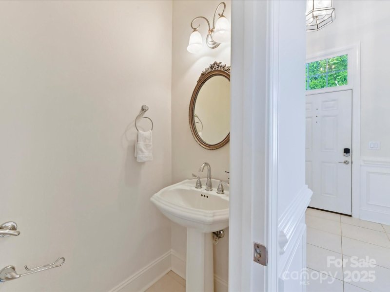 Property image 5 of 6133 Wakehurst Road in Burning Tree, Charlotte, NC 28226