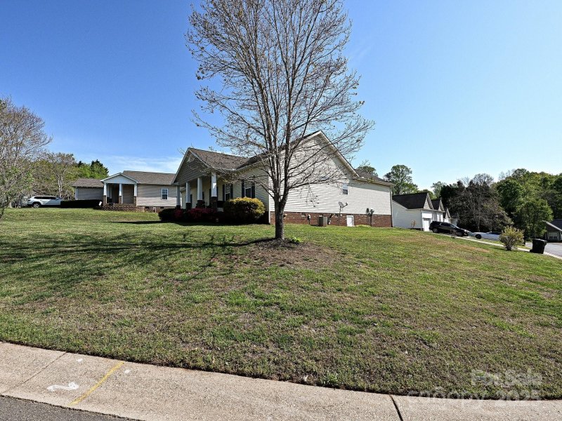 Property image 4 of 1009 Preston Drive in Preston Place, Lowell, NC 28098