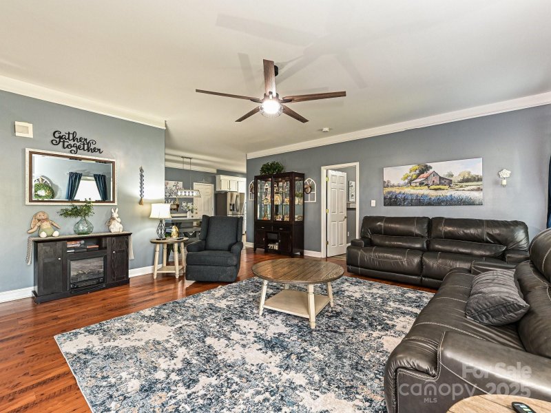 Property image 5 of 1009 Preston Drive in Preston Place, Lowell, NC 28098