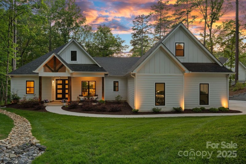 Property image 2 at 127 Holt Lane, Mooresville, NC 28117