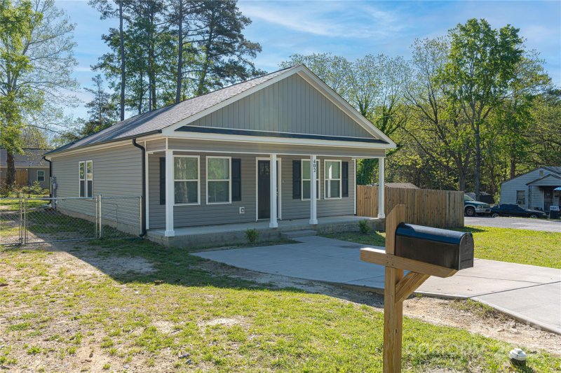 Property image 2 at 402 Digh Street, Gastonia, NC 28052