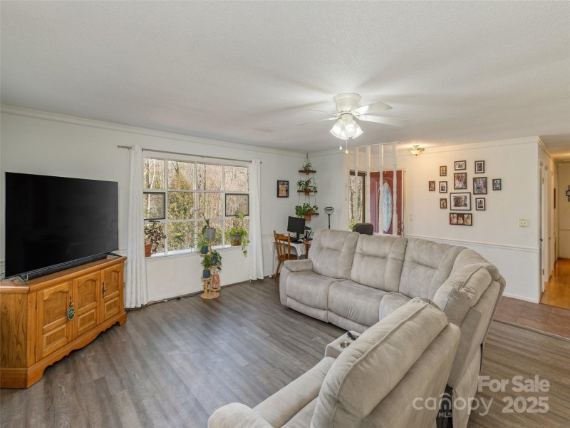 Property image 3 at 413 Deerhaven Lane, Hendersonville, NC 28791