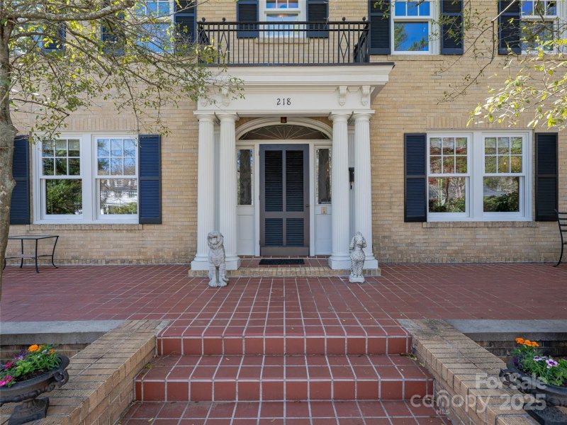Property image 3 at 218 Kimberly Avenue, Asheville, NC 28804