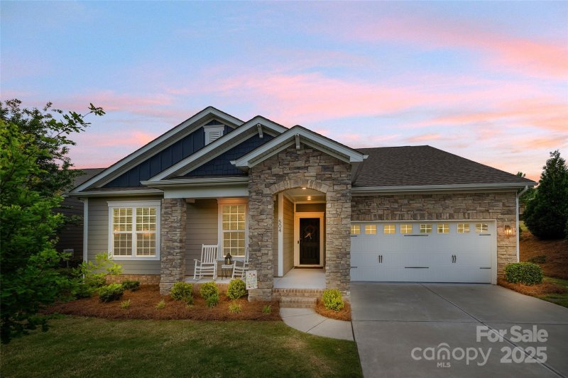 Property image 2 at 504 Gardenbrook Trail, Belmont, NC 28012