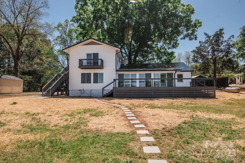 Norwood, Norwood Community