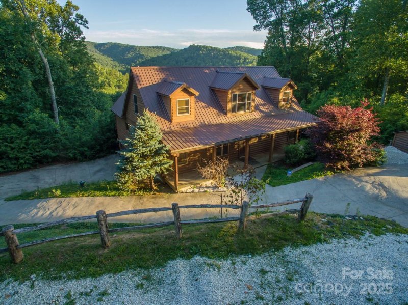 Property image 3 of 109 Damselfly Court in Mountain Brook Estates, Spruce Pine, NC 28777