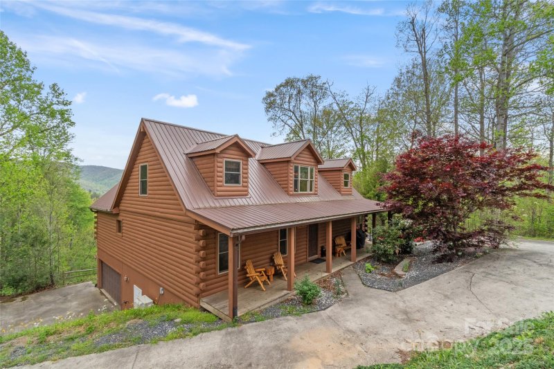 Property image 5 of 109 Damselfly Court in Mountain Brook Estates, Spruce Pine, NC 28777