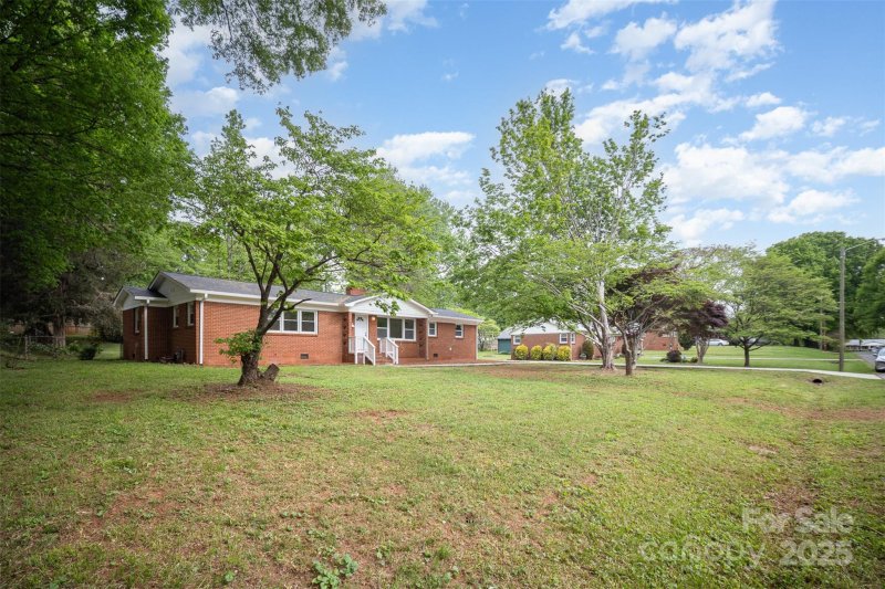 Property image 3 at 4921 Churchill Drive, Charlotte, NC 28269