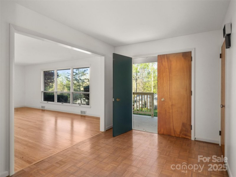 Property image 2 at 31 Pheasant Drive, Asheville, NC 28803