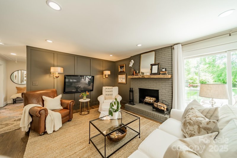 Property image 3 at 8330 Fallsdale Drive, Charlotte, NC 28214