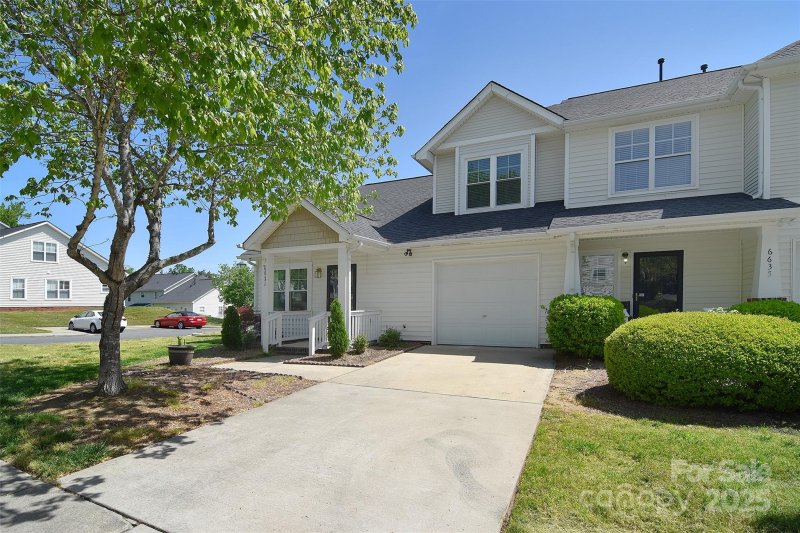 Property image 2 of 6631 Vlosi Drive in Carmel Heights, Charlotte, NC 28226