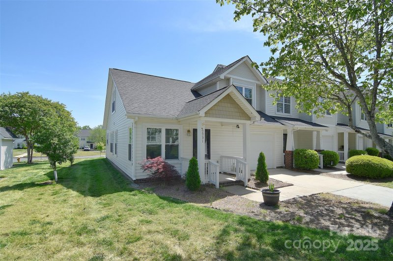 Property image 3 of 6631 Vlosi Drive in Carmel Heights, Charlotte, NC 28226