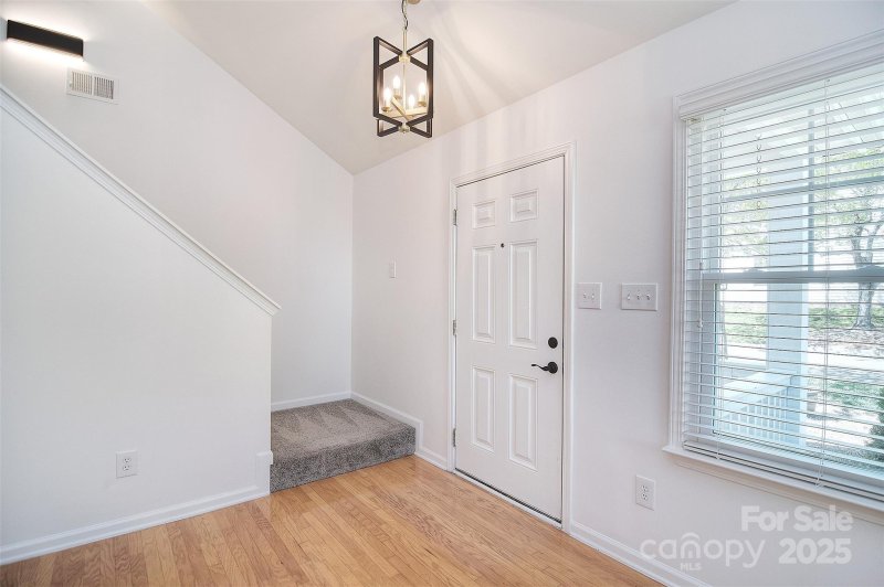 Property image 4 of 6631 Vlosi Drive in Carmel Heights, Charlotte, NC 28226