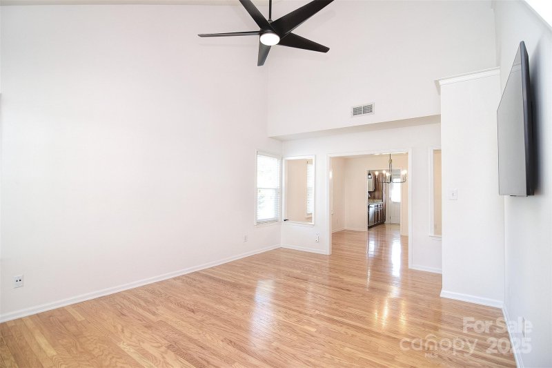 Property image 5 of 6631 Vlosi Drive in Carmel Heights, Charlotte, NC 28226