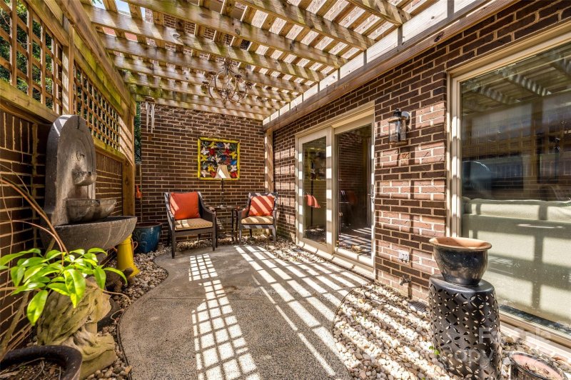 Property image 2 at 217 W 8th Street, Charlotte, NC 28202