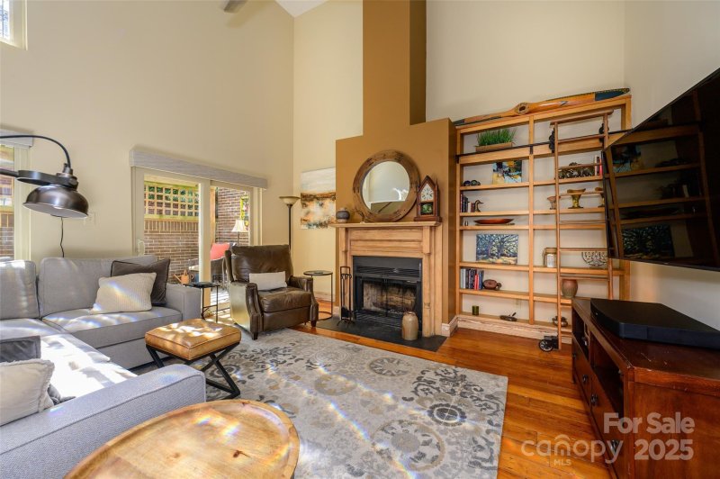 Property image 3 at 217 W 8th Street, Charlotte, NC 28202