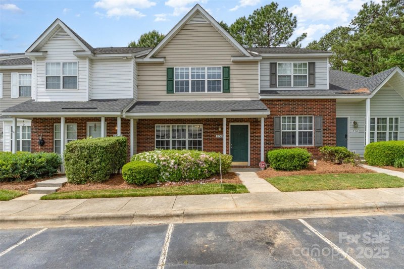 Property image 4 of 1720 Forest Side Lane in University Heights, Charlotte, NC 28213