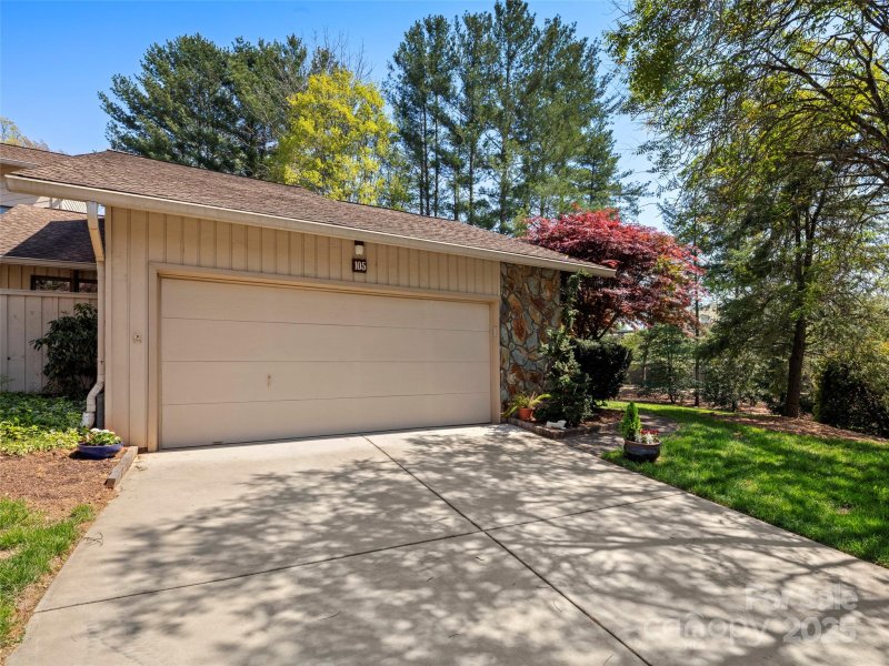 Property image 4 at 105 Deerlake Drive, Asheville, NC 28803