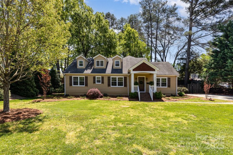 Property image 2 of 4467 Woodlark Lane in Cotswold, Charlotte, NC 28211