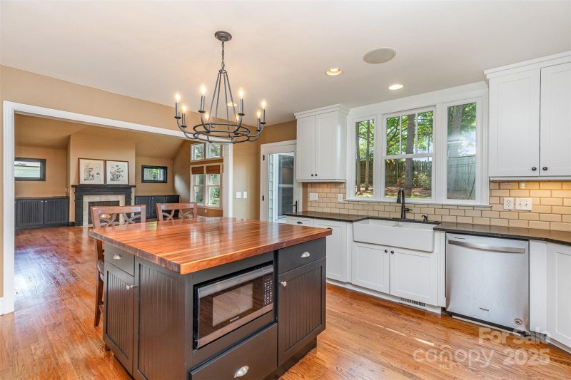 Property image 4 of 4467 Woodlark Lane in Cotswold, Charlotte, NC 28211
