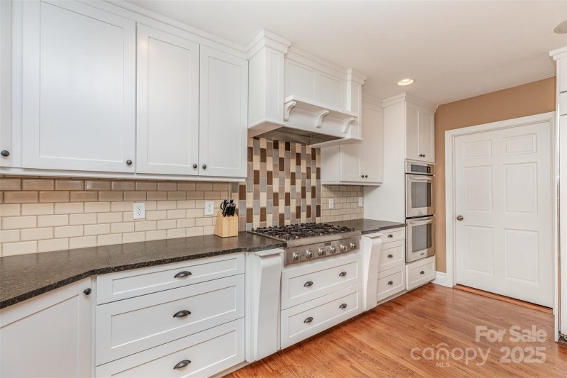 Property image 5 of 4467 Woodlark Lane in Cotswold, Charlotte, NC 28211