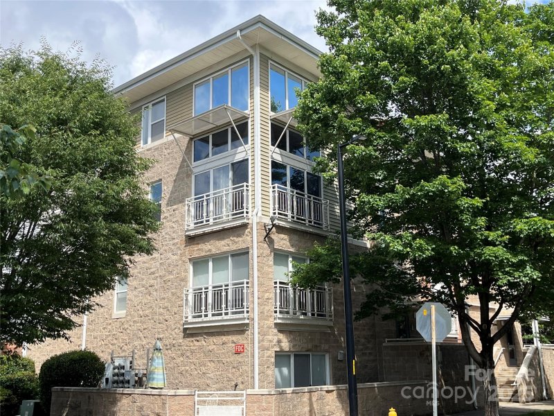 Property image 2 at 650 Raphael Place, Charlotte, NC 28205