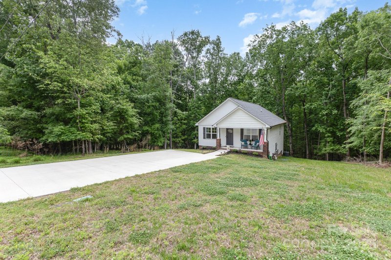 Property image 4 at 409 Woodcrest Lane, Albemarle, NC 28001