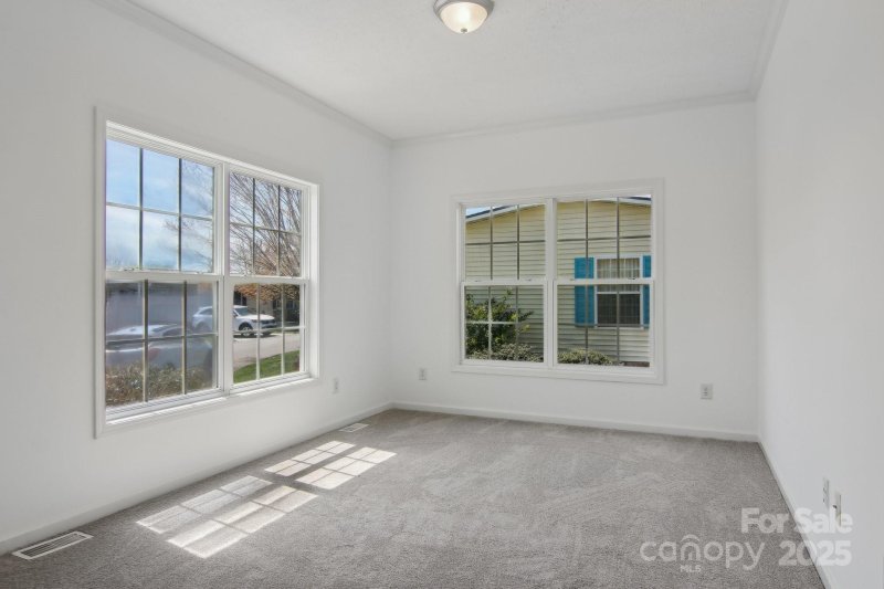 Property image 4 at 11 N Frederick Lane, Hendersonville, NC 28792