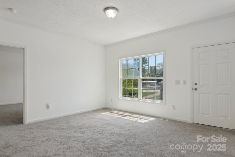 Property image 5 at 11 N Frederick Lane, Hendersonville, NC 28792