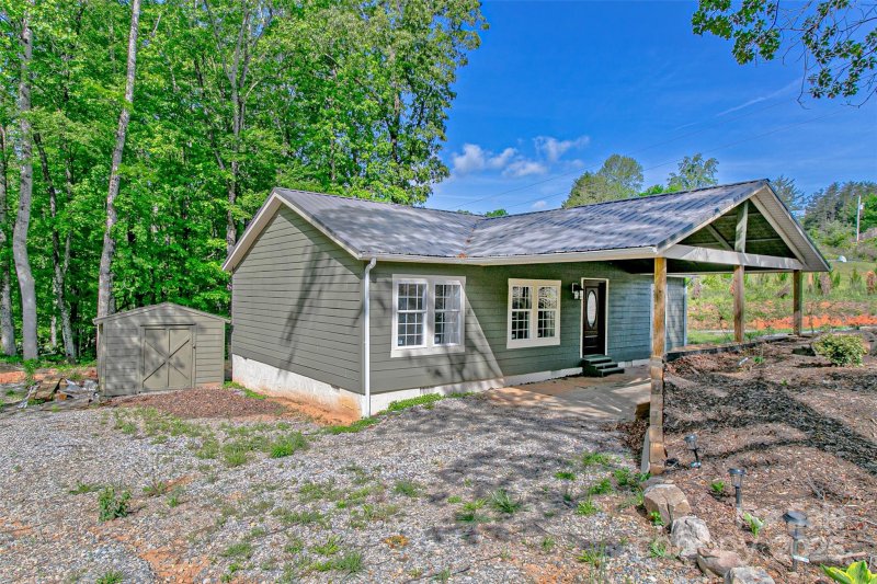 Land of Lakes, Mill Spring Community