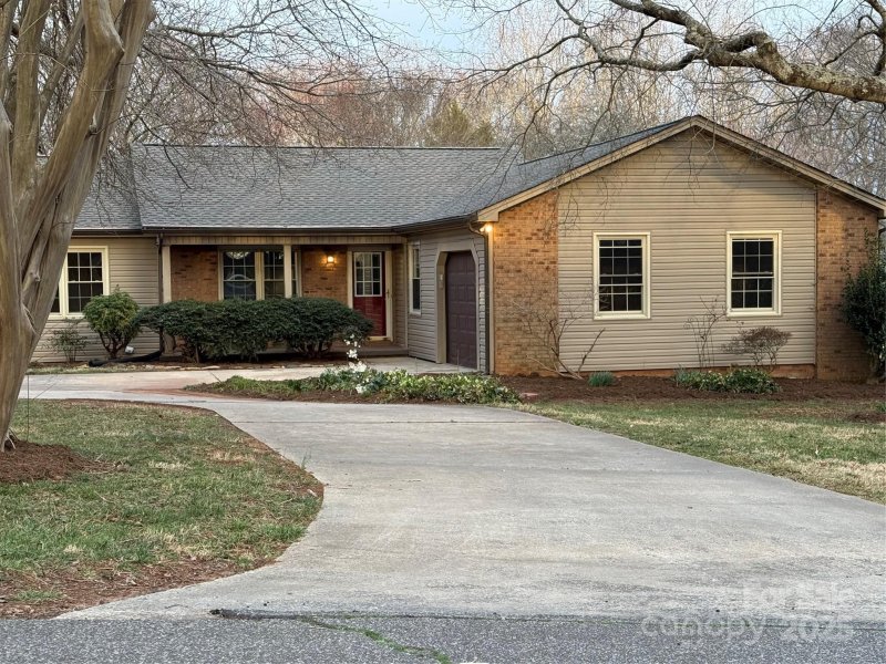 Property image 2 at 3498 Yorkland Drive, Hickory, NC 28601