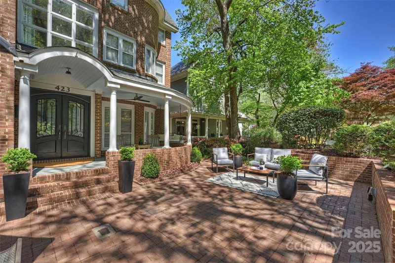 Property image 5 of 423 N Pine Street in Fourth ward, Charlotte, NC 28202