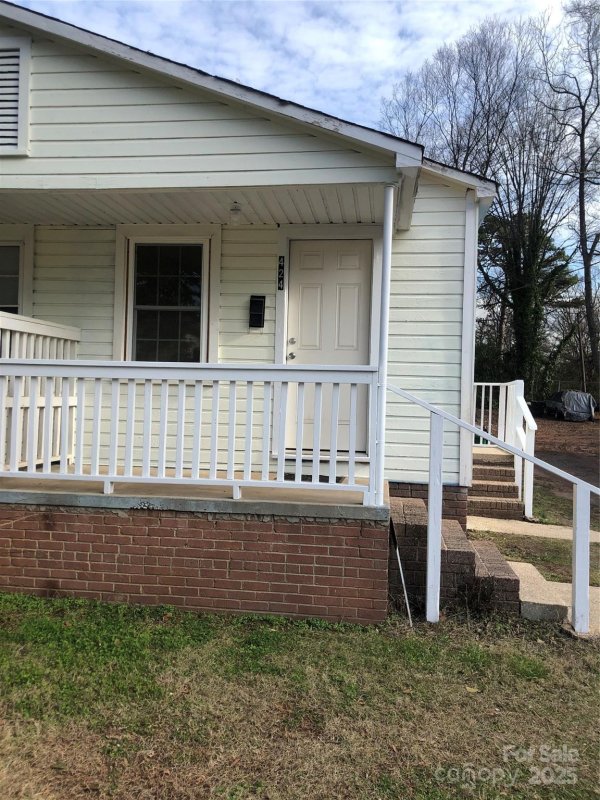 Property image 4 of 424 Skyland Avenue in Elizabeth Acres, Charlotte, NC 28205