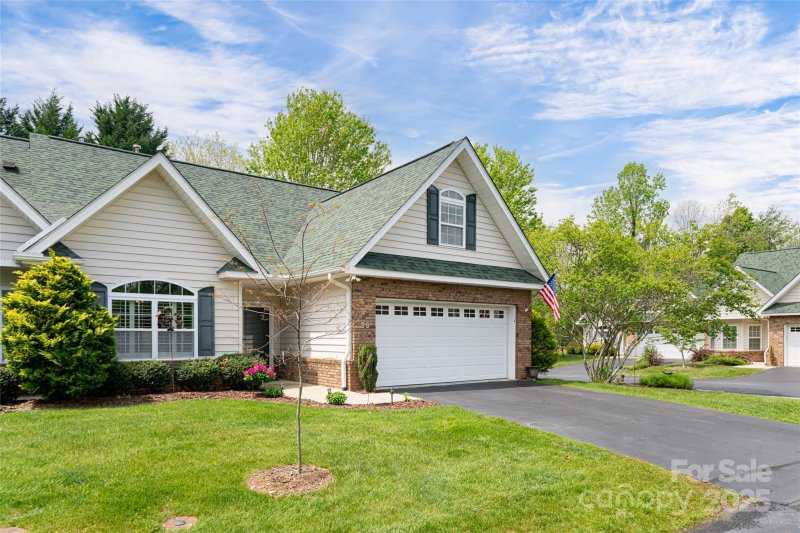 Property image 2 at 26 Victoria Park Drive, Hendersonville, NC 28792