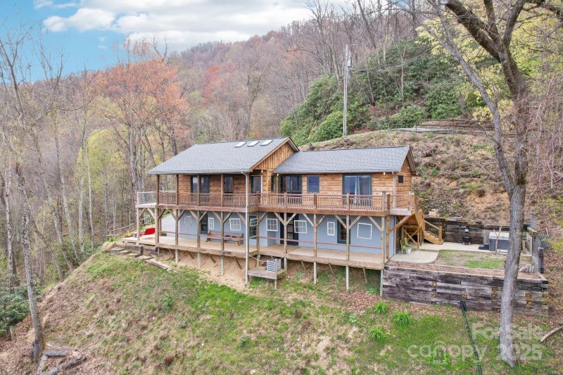 Property image 3 of 1426 Setzer Cove Road in Valley Vista, Maggie Valley, NC 28751