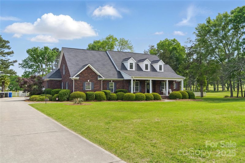 Property image 2 of 172 Fairway Circle in Country Club Estates, Rock Hill, SC 29730