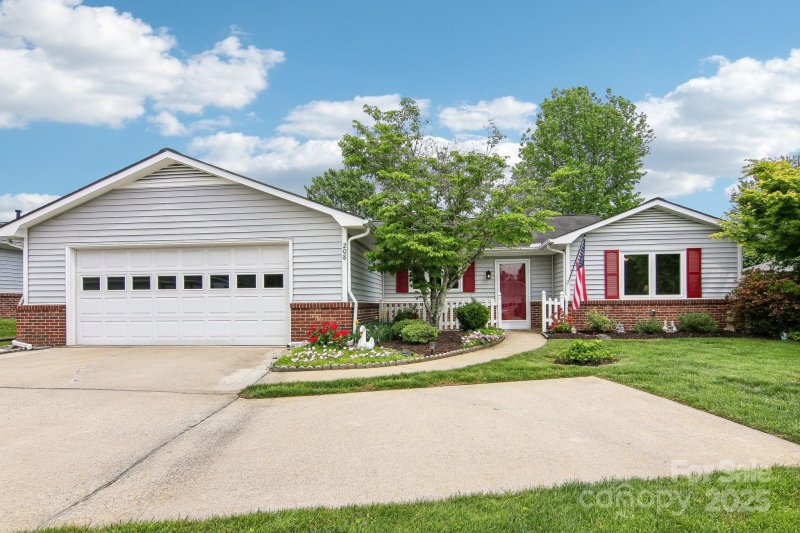 Blue Ridge Villas, Hendersonville Community