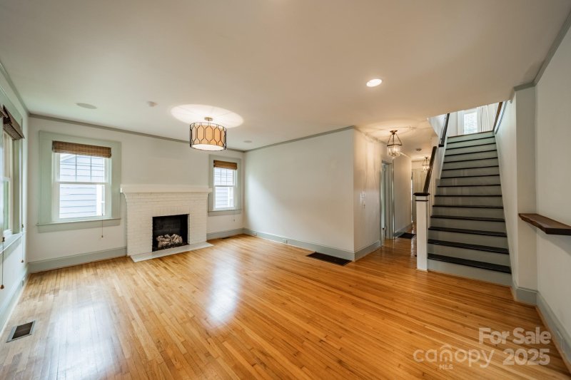 Property image 2 at 2400 Commonwealth Avenue, Charlotte, NC 28205