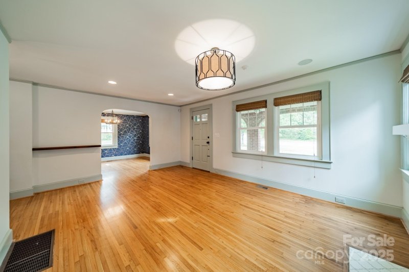 Property image 4 at 2400 Commonwealth Avenue, Charlotte, NC 28205