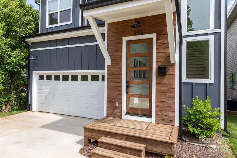Property image 3 at 933 Tennyson Drive, Charlotte, NC 28208
