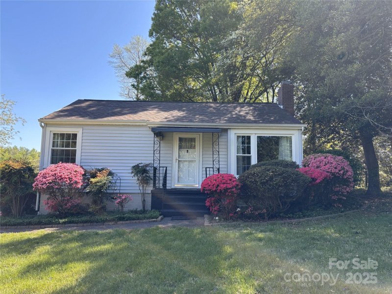 Property image 2 at 1059 16th Avenue, Hickory, NC 28601