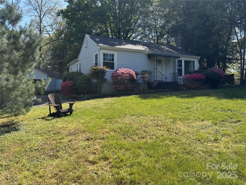 Property image 3 at 1059 16th Avenue, Hickory, NC 28601