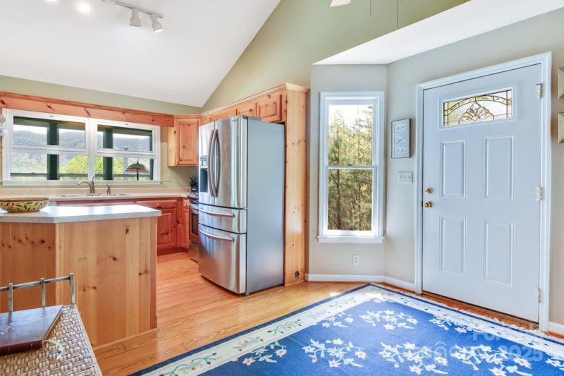 Property image 5 at 16 Oakview Lane, Saluda, NC 28773